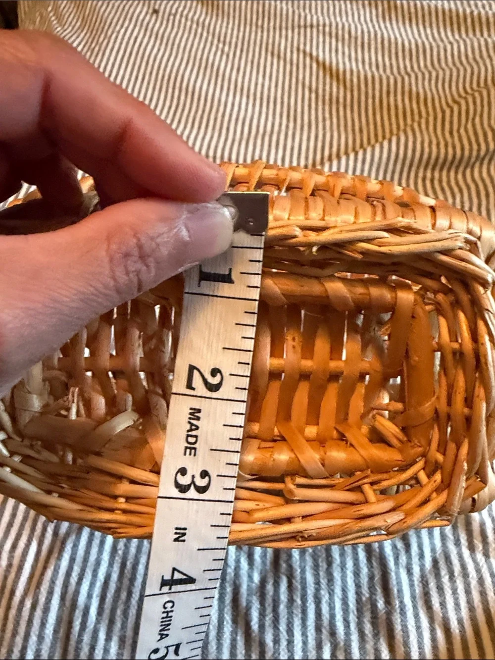 Woven Round Handle Women’s Basket Bag in Natural Tan